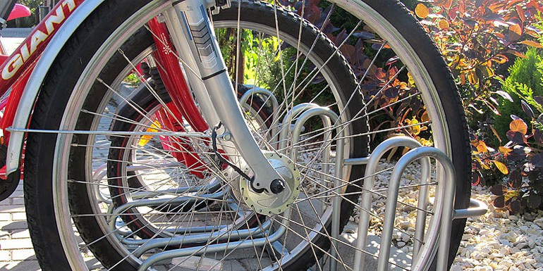 Stojaki rowerowe jako element miejskiej architektury